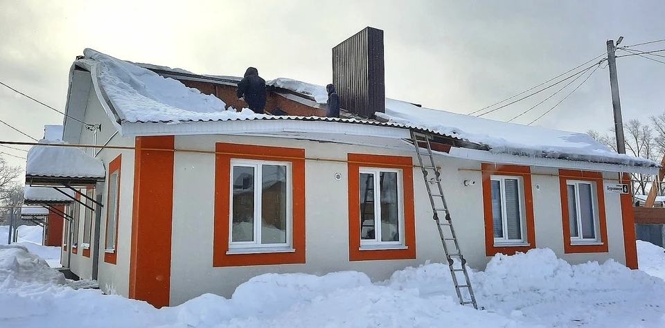 Крыша не выдержала тяжести снега и обрушилась / Фото: администрация Отрадного