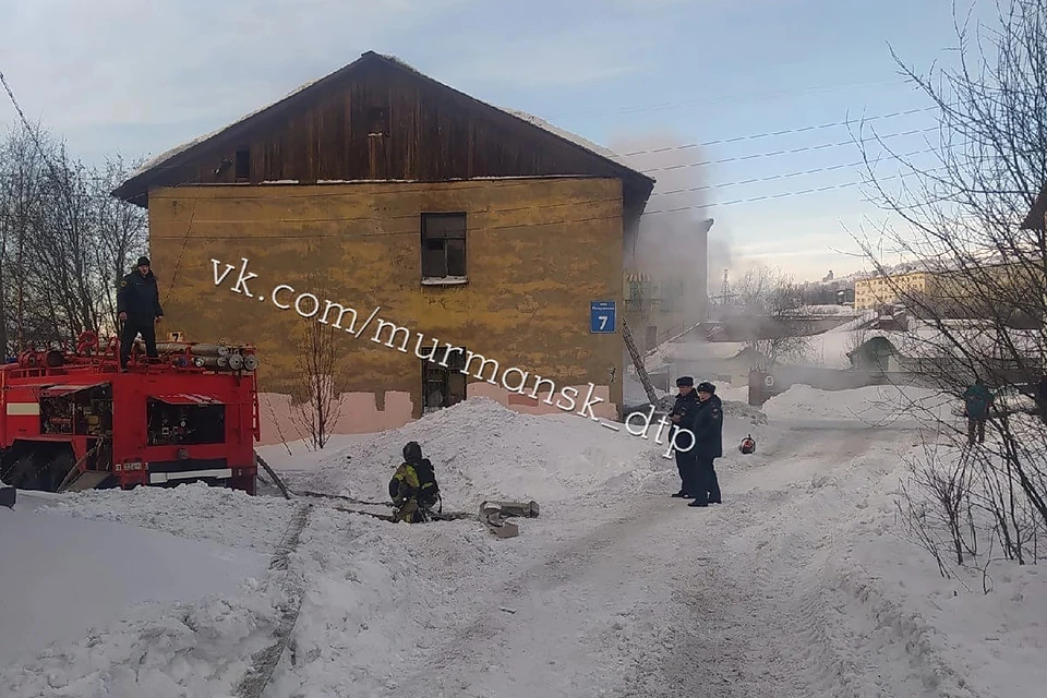 Днем 17 февраля в Ленинском округе Мурманска произошел серьезный пожар. Фото: Мурманск ДТП ЧП / vk.com/murmansk_dtp