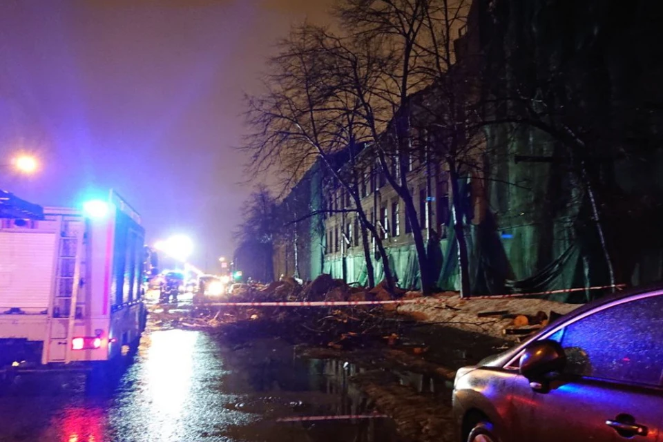 Видео с места обрушения части здания "Красного треугольника" опубликовали в Сети. Фото: предоставлено "КП"
