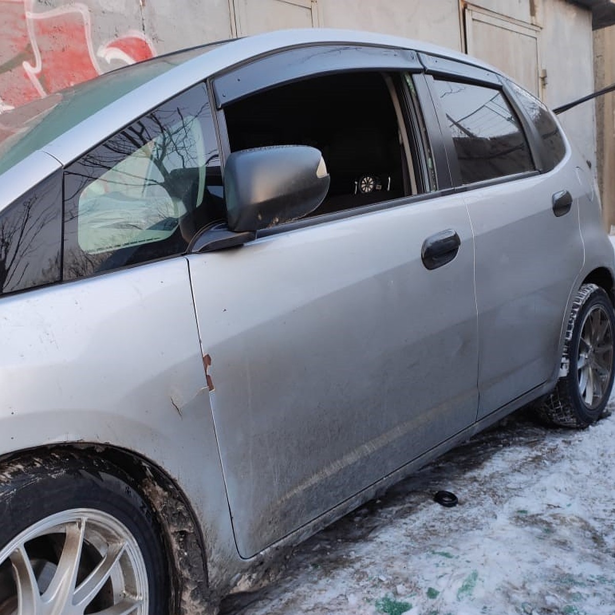 Срочно отгоните оттуда авто: мародеры во Владивостоке продолжают нападать  на машины - KP.RU