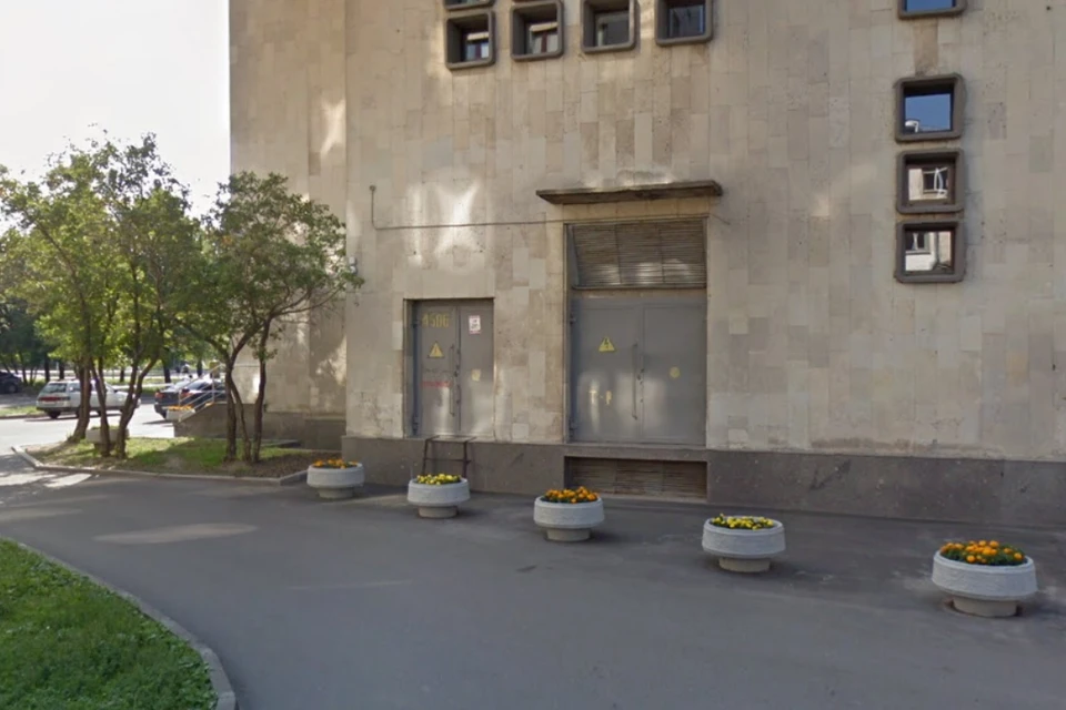 Трансформаторная будка загорелась в здании бизнес-центра на площади Победы в Петербурге. Фото: google.com/maps