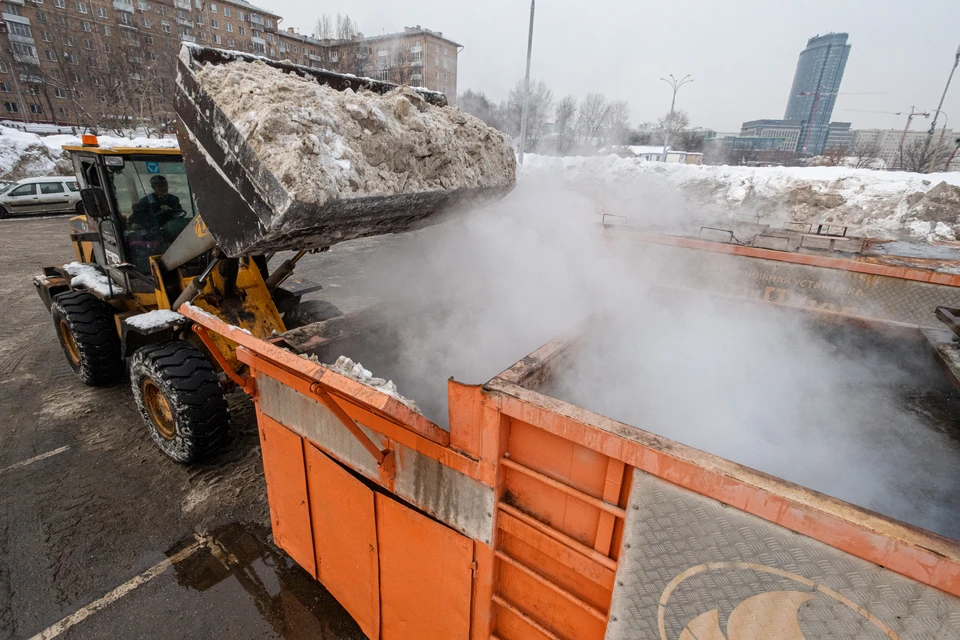 Снег вывезут с 12 улиц Новосибирска.