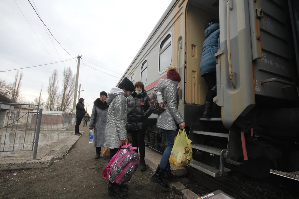 В Республиках Донбасса продолжается эвакуация населения в Российскую Федерацию
