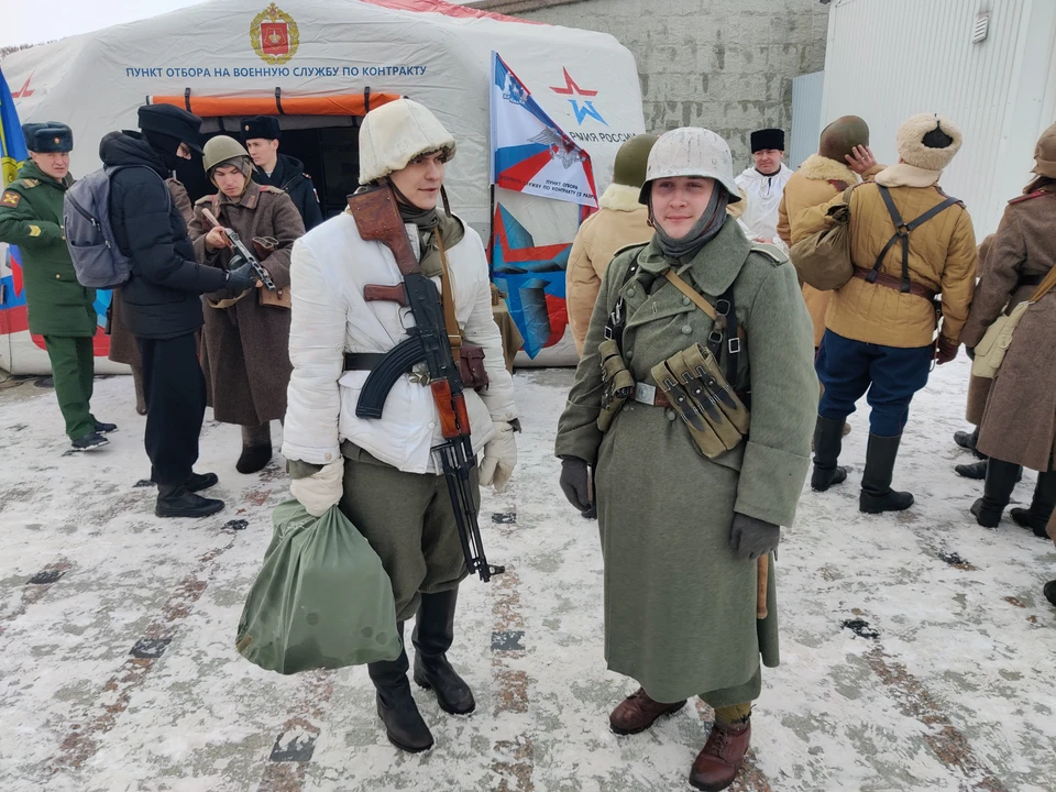 На набережной в Тюмени прошла реконструкция сражения Великой Отечественной войны Фото: "Вслух.ру"
