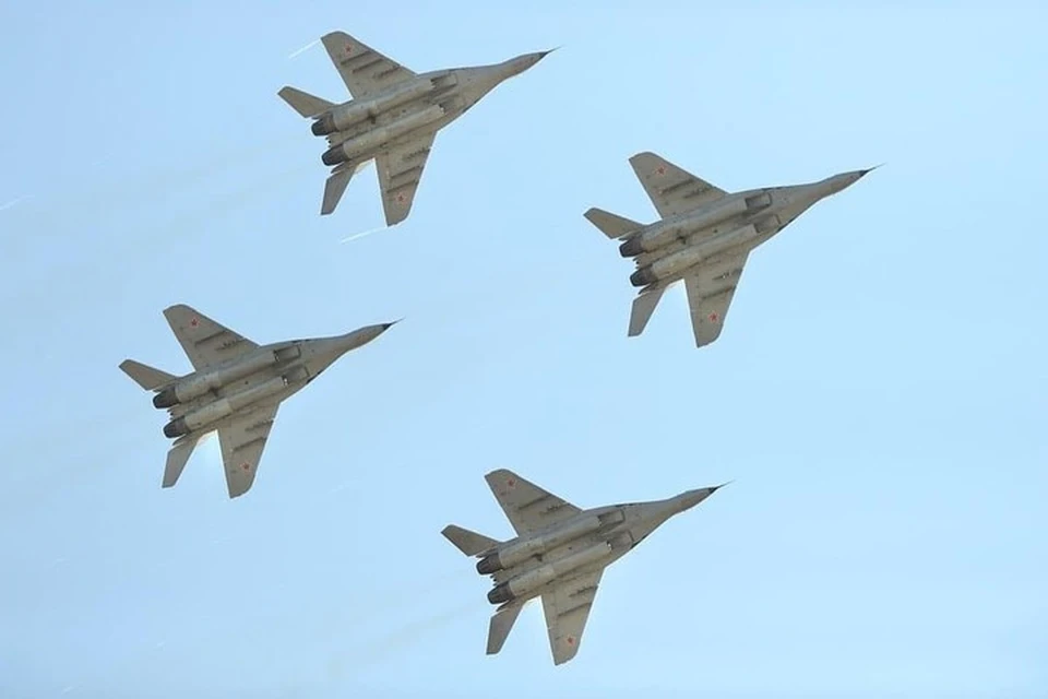 "Стрижи" показали фигуры высшего пилотажа в небе Адыгеи. Фото: пресс-служба администрации Майкопа