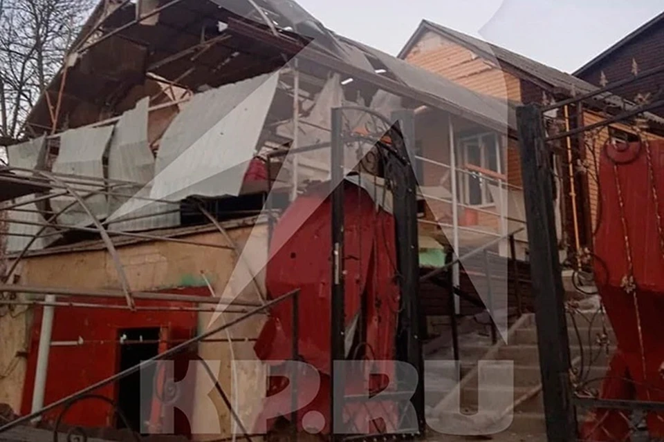 Один из поврежденных домов в Белгородской области. Фото предоставлено "КП".
