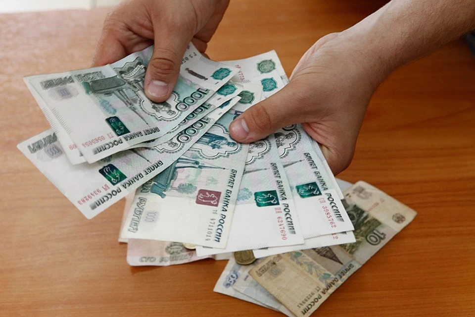 С работника незаконно удержали 4000 рублей