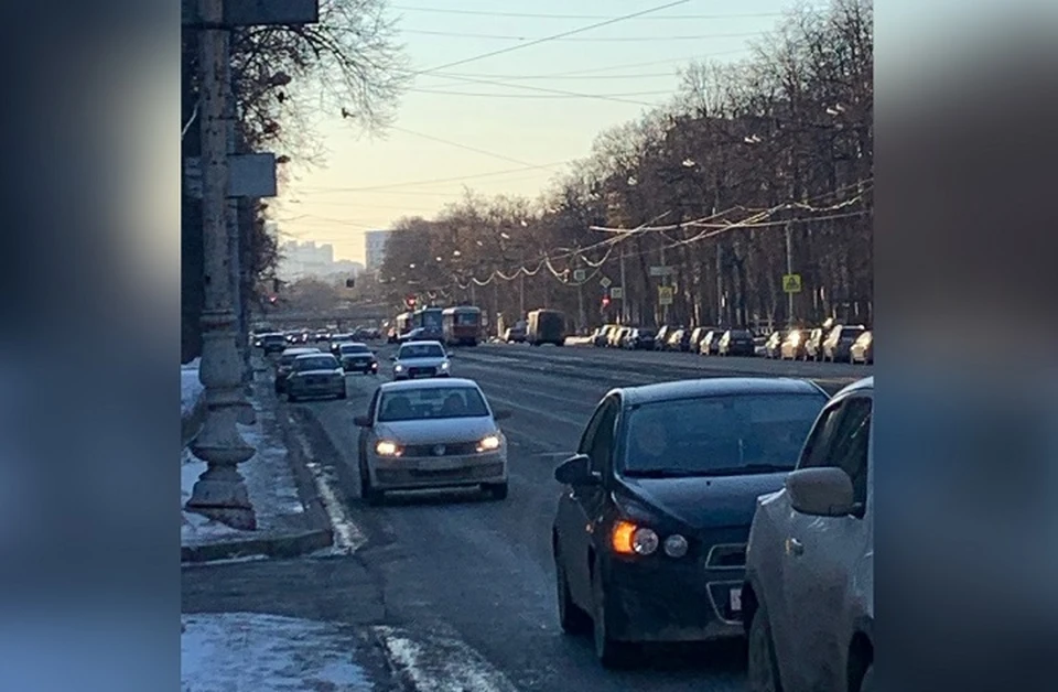 В городском ГИБДД рассказали, что ДТП, которое стало причиной трамвайной пробки, произошло в районе дома на проспекте Ленина 62/2