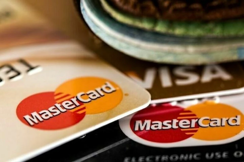 Россиян призвали не бояться блокировки карт Visa и Mastercard