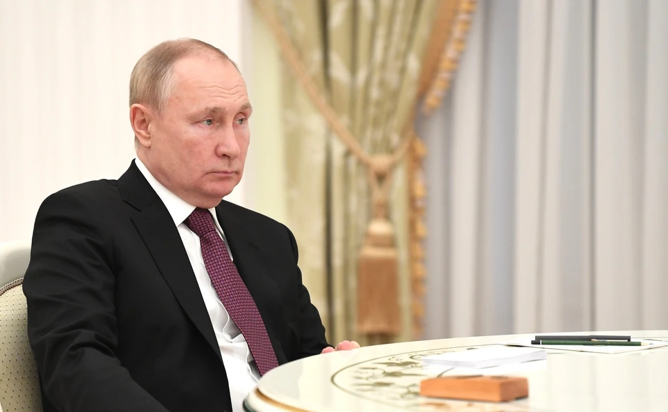 Путин запретил россиянам и российским компаниям зачислять иностранную валюту на свои счета за рубежом