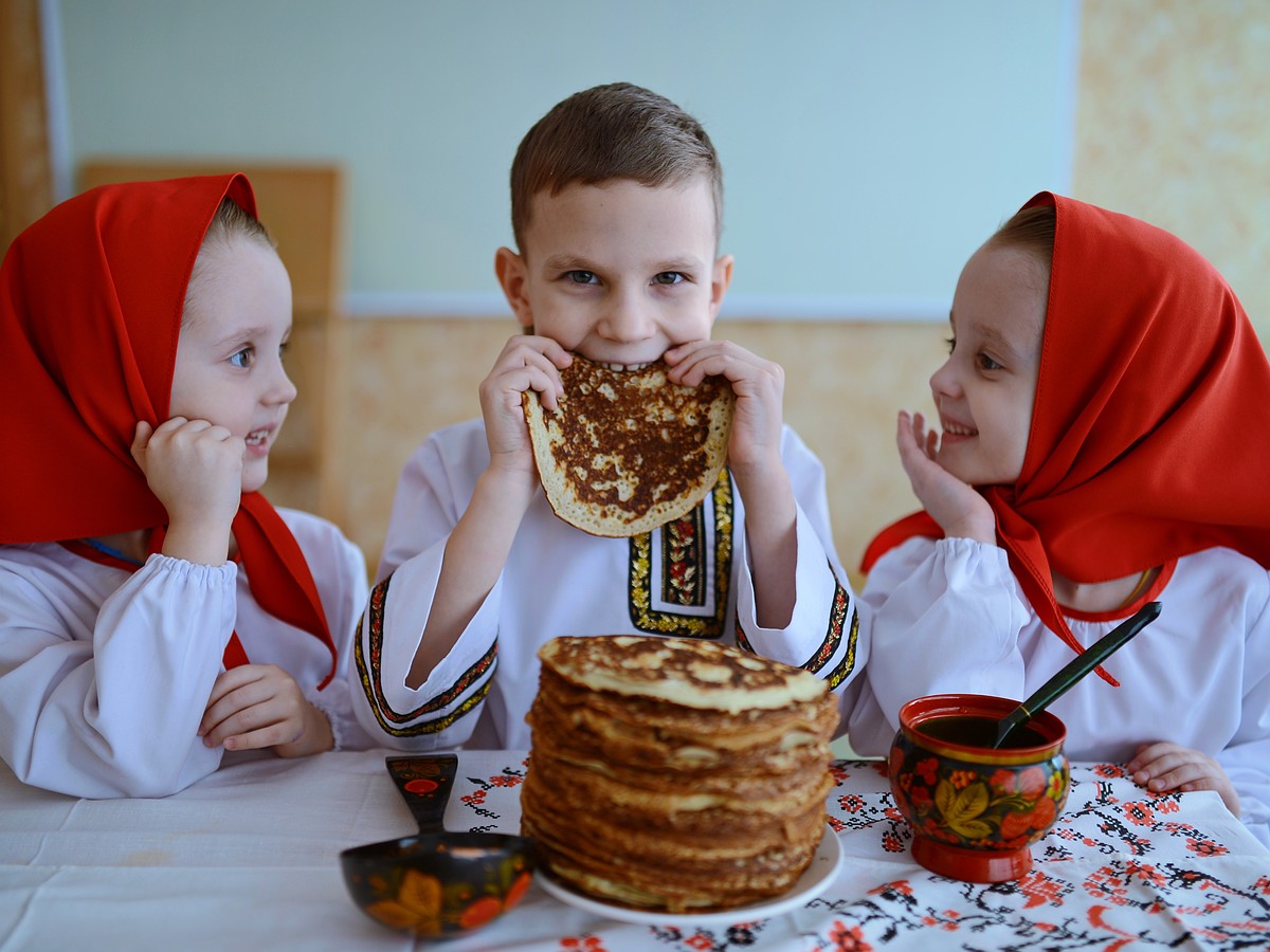 Сколько рублей нужно потратить, чтобы приготовить стопку блинов на  масленицу в Челябинске - KP.RU