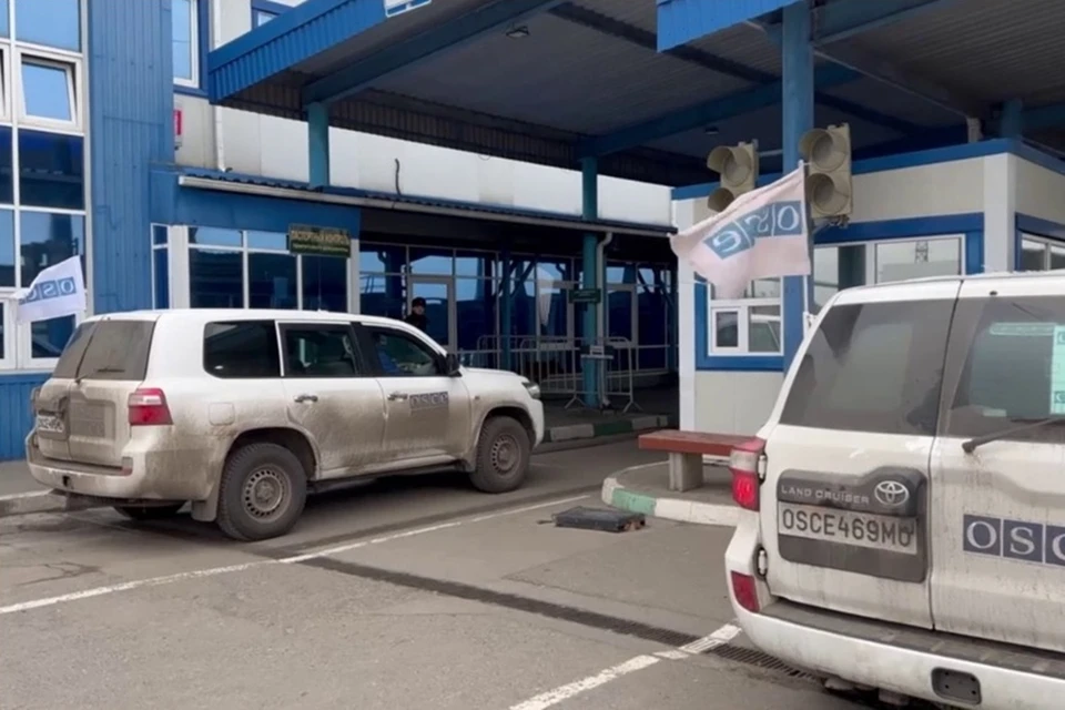 Наблюдатели пересекли границу через КПП "Матвеев Курган" и "Донецк". Фото: пограничное управление ФСБ.
