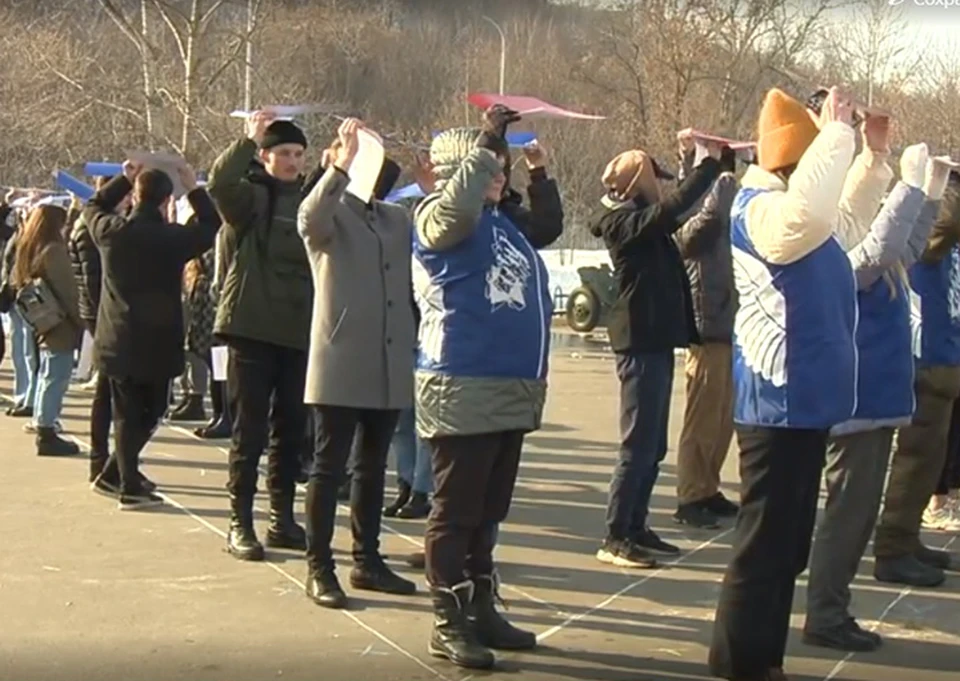 Флешмоб в поддержку российских военнослужащих прошел в Нижнем Новгороде 6 марта.