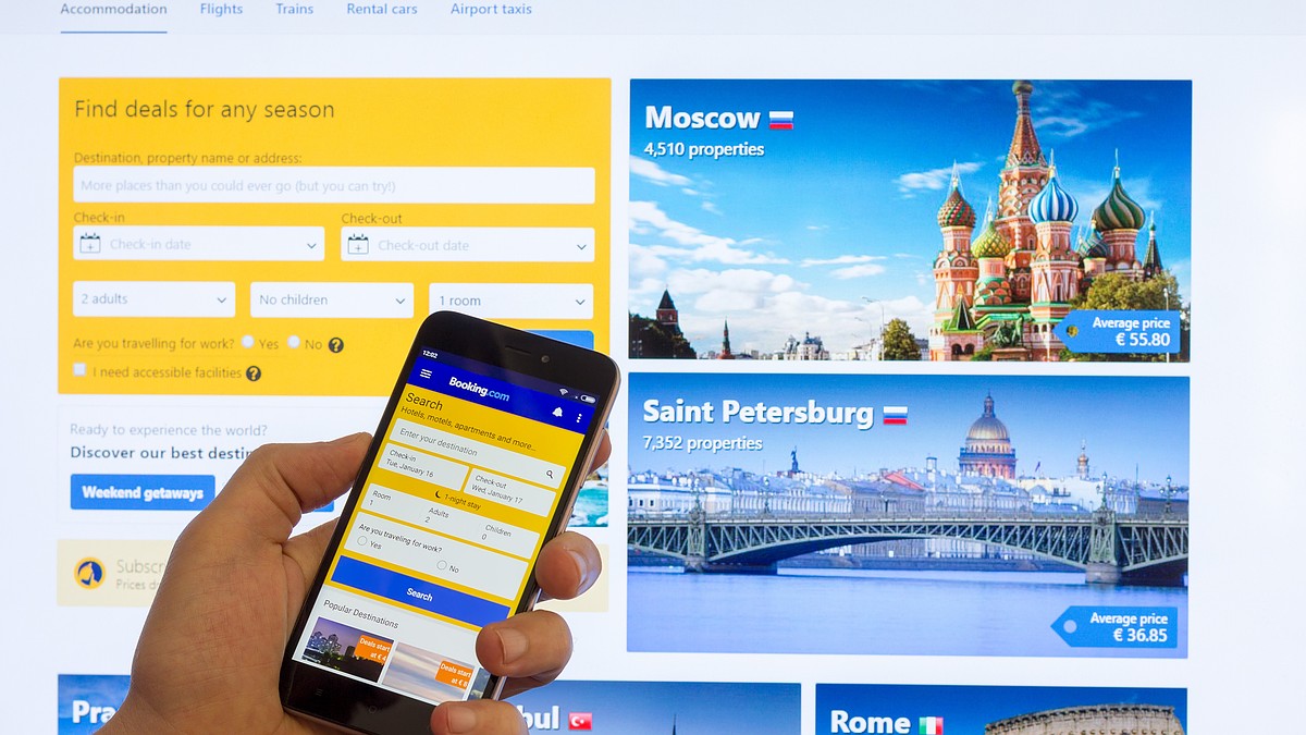 Крупнейший сервис по бронированию жилья Booking.com перестал работать в  России - KP.RU