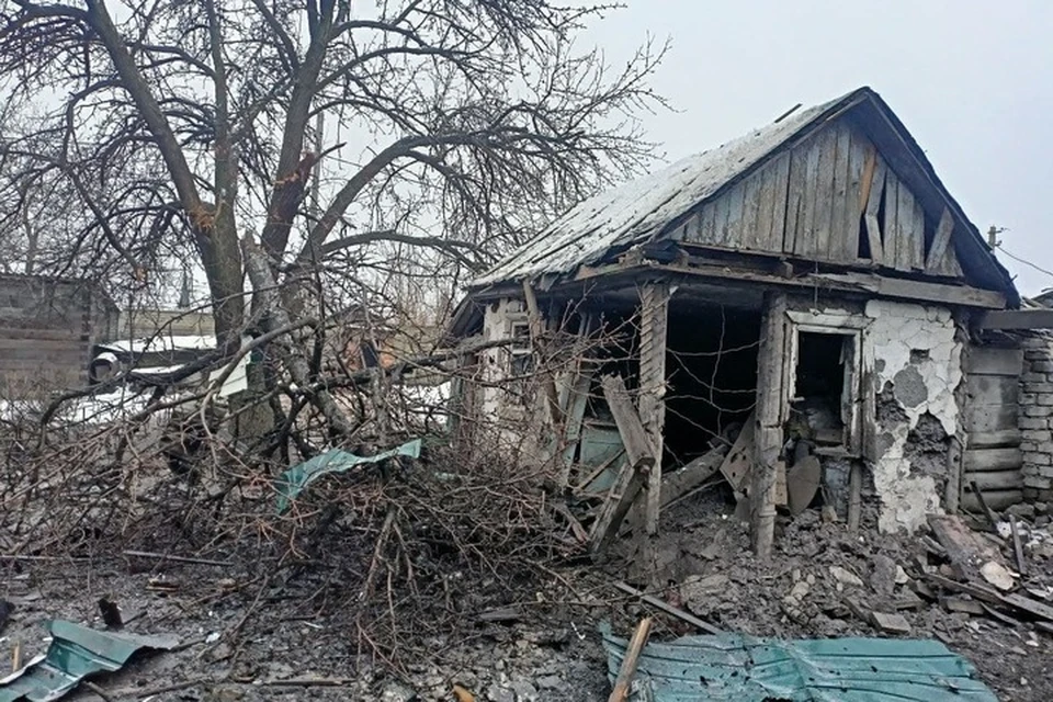 Повреждения получили дома и хозпостройки на улице Углегорская. Фото: ТГ/Приходько