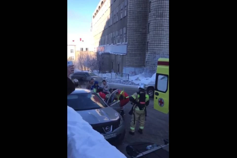 Женщина за рулем автомобиля сильно пострадала. Фото: скриншот видео/vk.com/murmanskgroup