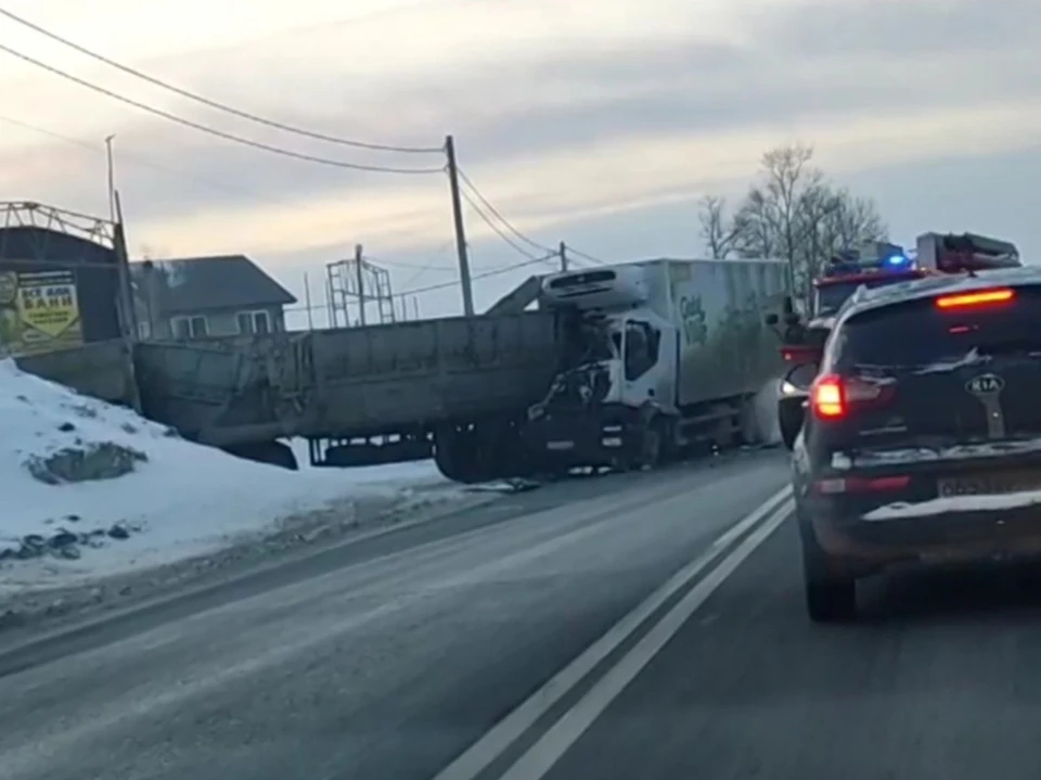 Самарцы встали в пробку из-за утренней аварии на Ракитовском шоссе