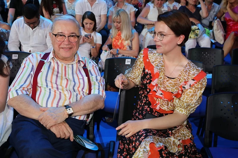 Евгений Петросян и Татьяна Брухунова стали родителями в марте 2020 года.