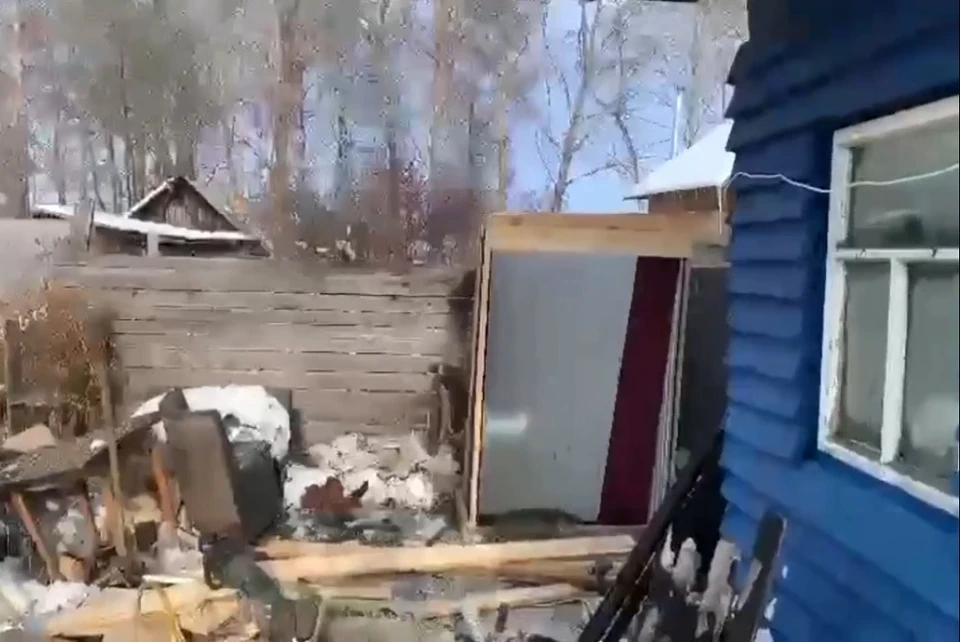 Сгоревшая постройка стояла очень близко к дому