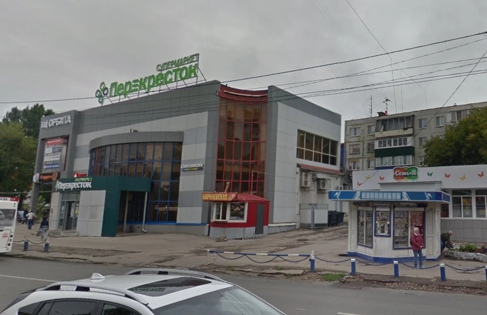 В павильоне находятся магазин косметики и товаров для дома, а также точка по продаже пенных напитков