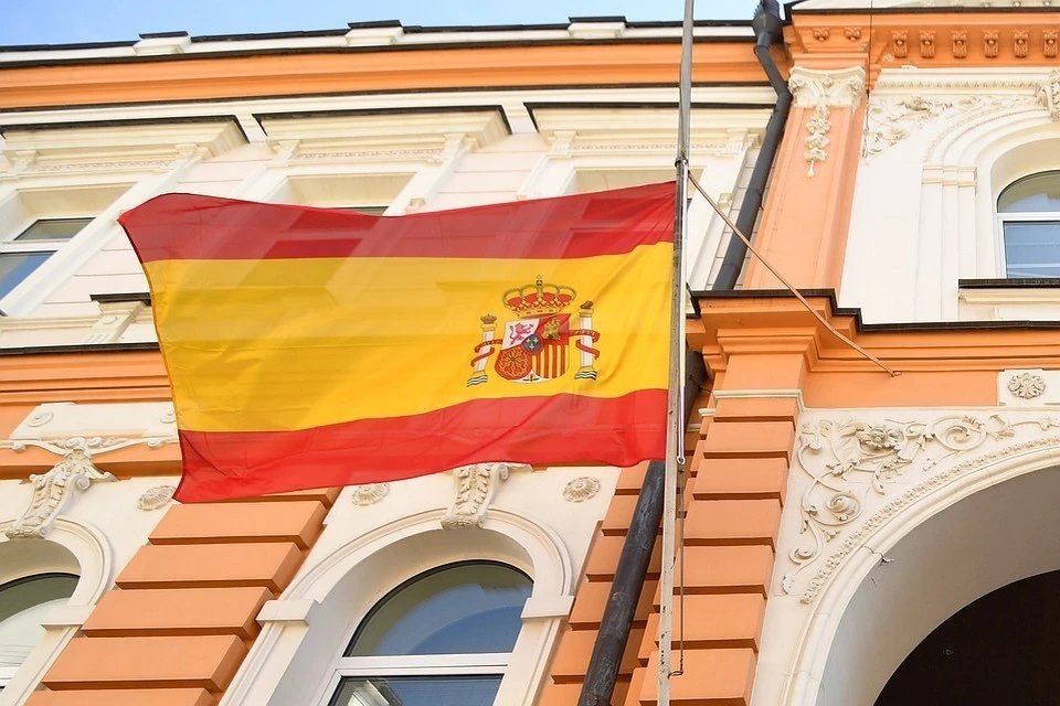 Испанские власти приостановили выдачу "золотых" виз для россиян