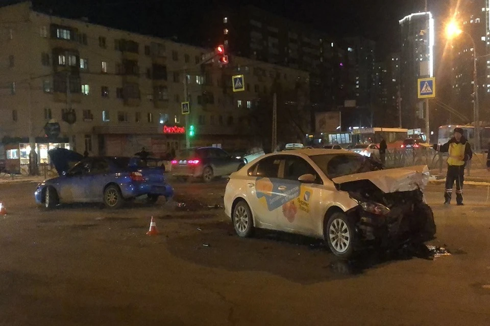 Мужчина виновной иномарки пояснил, что машину на дороге занесло. Фото: ГИБДД Екатеринбурга