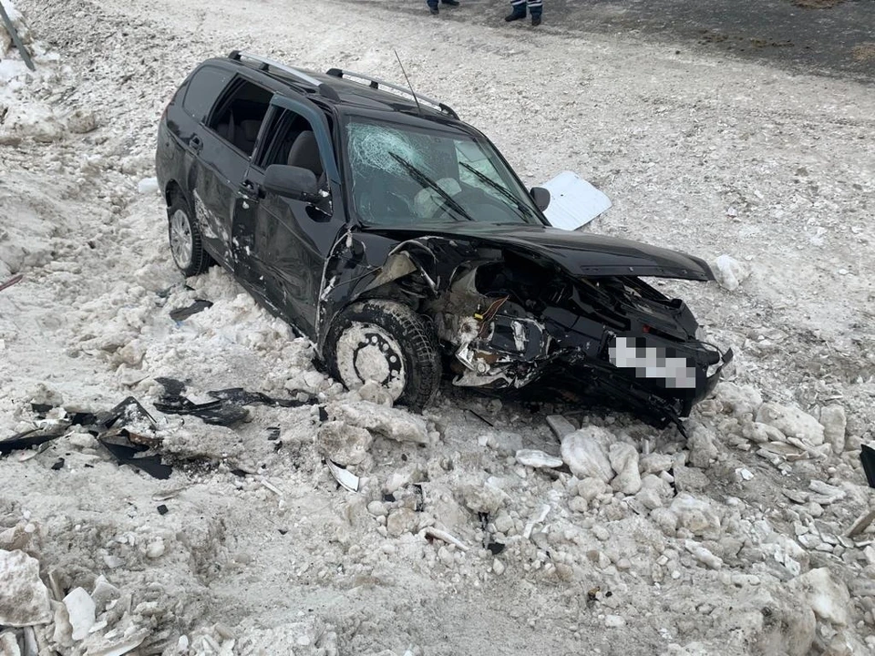 В Радужном водитель «Лады» уснул за рулем и въехал в снежный вал Фото: УГИБДД России по ХМАО-Югре