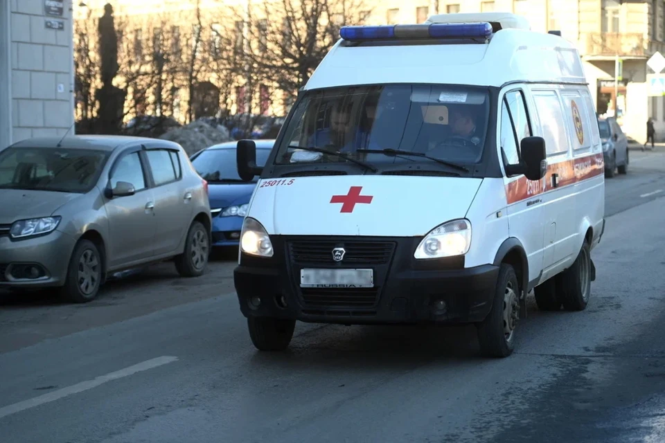 На севере Петербурга старшеклассники избили 13-летнего мальчика в школьном туалете.