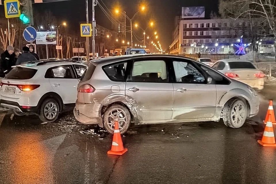 В результате аварии пострадал водитель Chevrolet. Фото: ГИБДД Екатеринбург