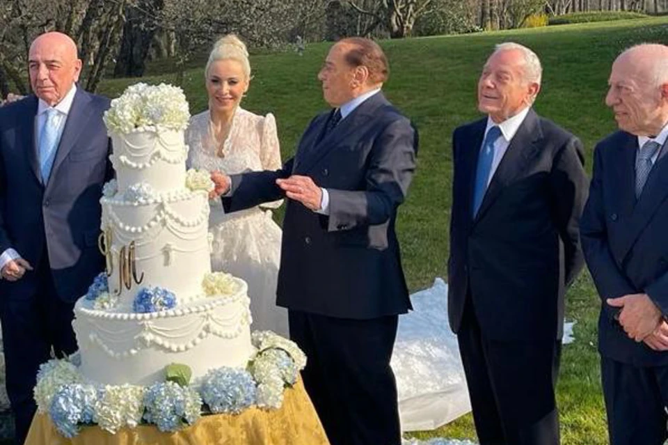 Сильвио Берлускони женился на 30-летней Марте Фаскина