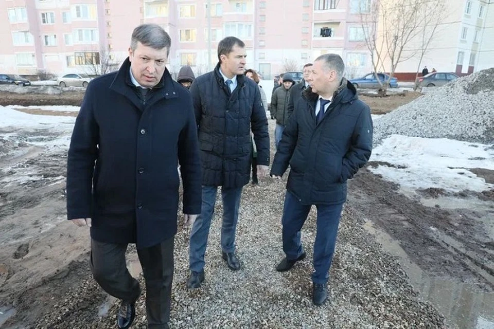 Михаил Евраев напомнил чиновникам, что в сегодняшних условиях как никогда важны качество и сроки.