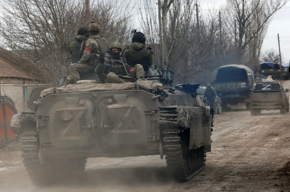 Украинские военные пытаются покинуть Мариуполь, переодевшись в женскую одежду