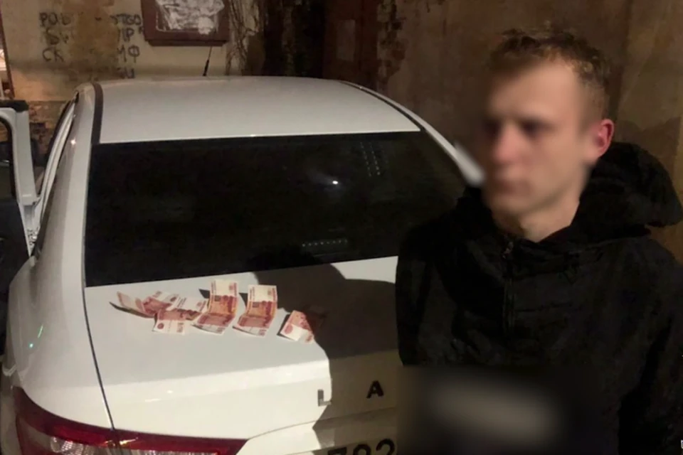 Сбывал подделки парень через сайты объявлений. Фото: скриншот из видео МВД по Республике Крым