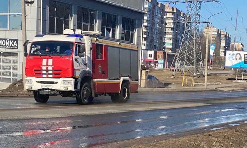 В Смоленске 48 спасателей выехали в больницу на улице Гагарина после сообщение о пожаре.