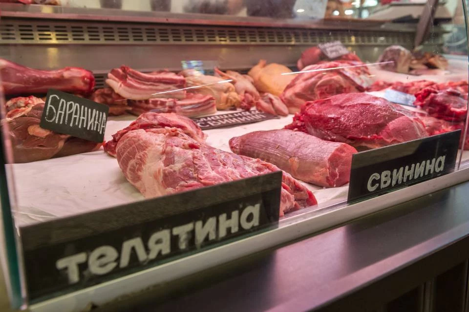 Из мяса в Мурманской области подешевела только свинина.