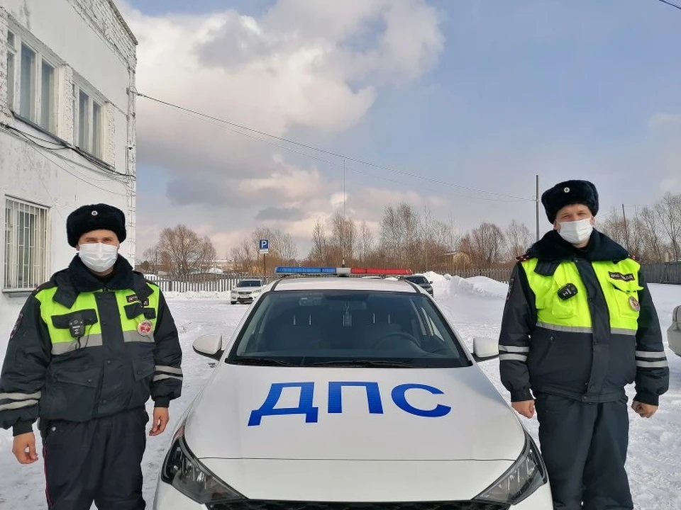 Полицейские не видят в своем поступке ничего особенного. Фото: пресс-служба УМВД по Томской области.