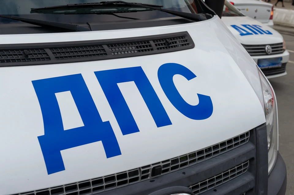 Автохама на "Мерседесе" привлекли к ответственности за езду по тротуару в Петербурге