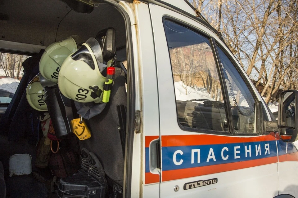 Все здания проверили специалисты, но взрывчатых веществ нигде не нашли.