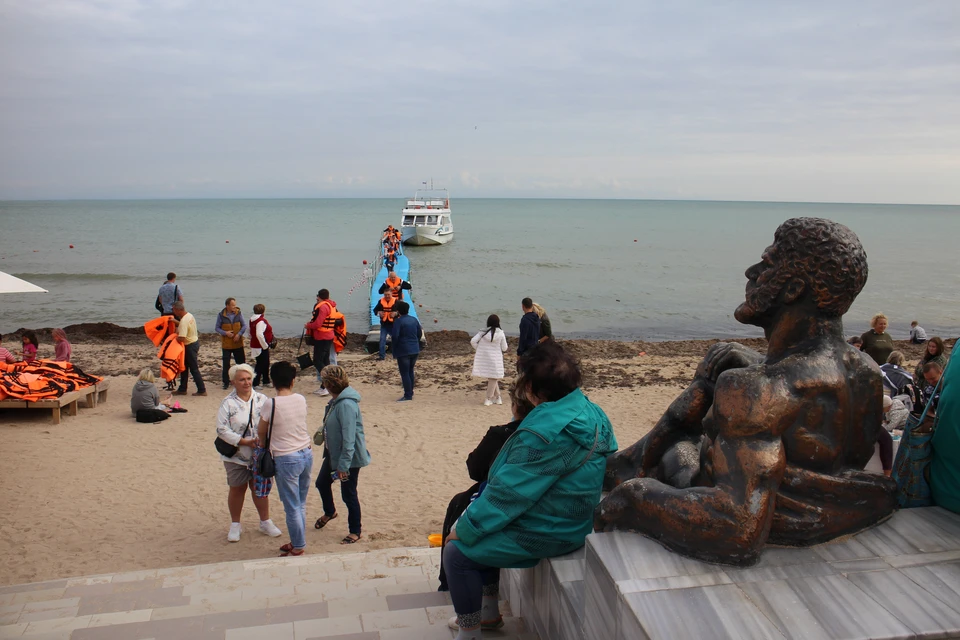 Евпатория - добрый и веселый город.