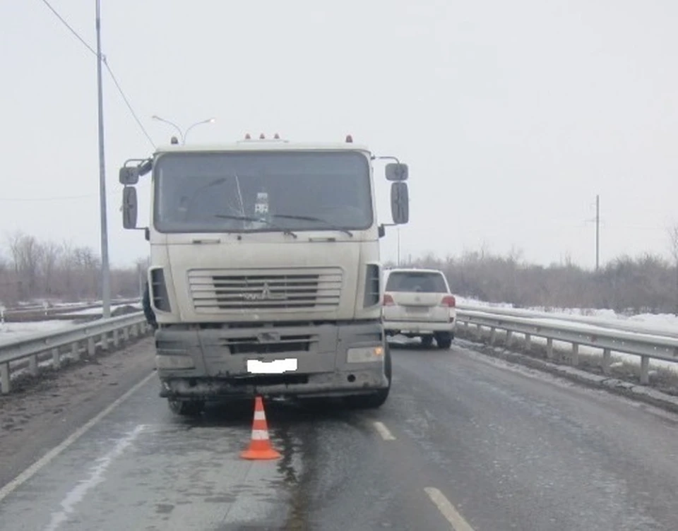 Грузовик "догнал" автобус на ул. 1-й Дачной в Чапаевске