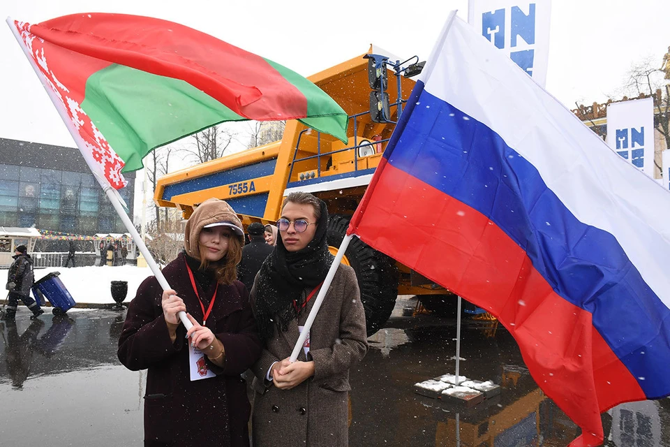 На ВДНХ открылась выставка передовых образцов машиностроения Белоруссии и России.