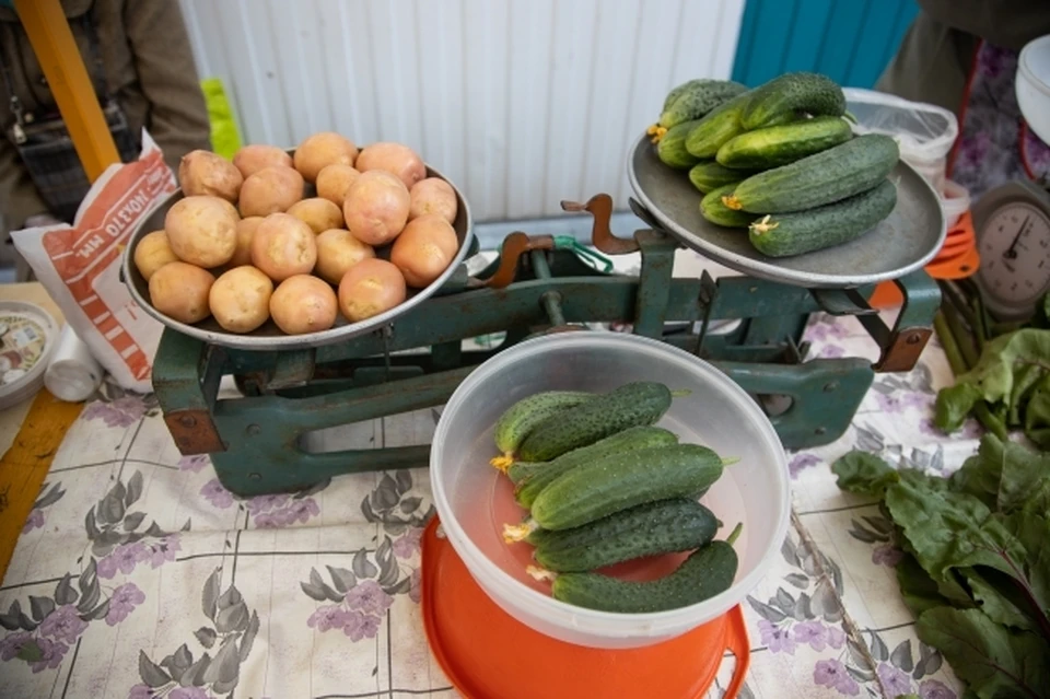 На рынке цены потихоньку снижаются.