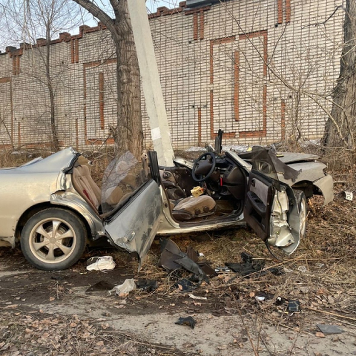 Машина всмятку, люди в больнице: трое человек серьезно пострадали в жутком  ДТП в Комсомольске - KP.RU