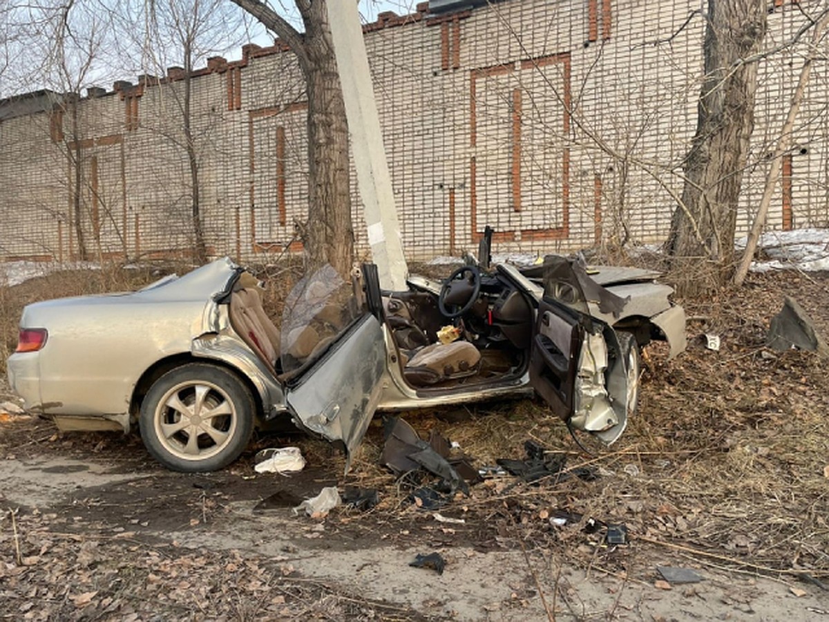 Машина всмятку, люди в больнице: трое человек серьезно пострадали в жутком  ДТП в Комсомольске - KP.RU