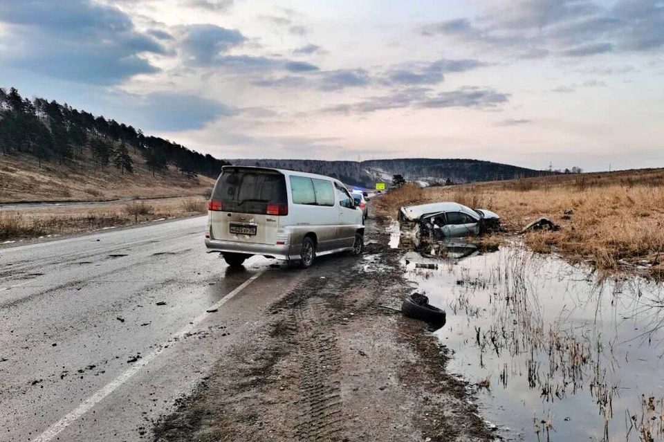 Пассажирка Toyota Raum пострадала при столкновении трех автомобилей под Иркутском.жэ Фото: Госавтоиснпекция Иркутска