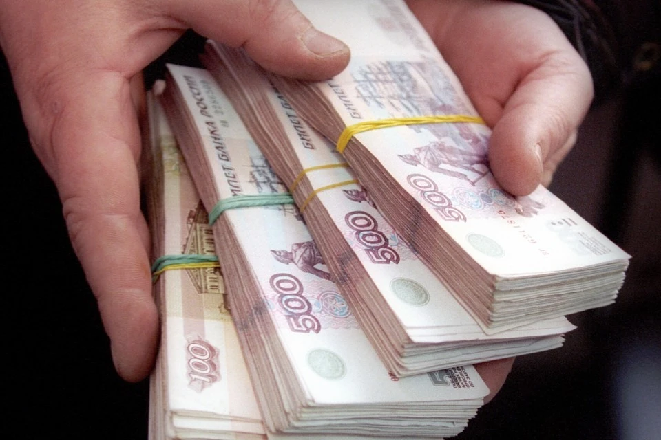 С пачками денег пенсионерка отправилась в магазин за покупками
