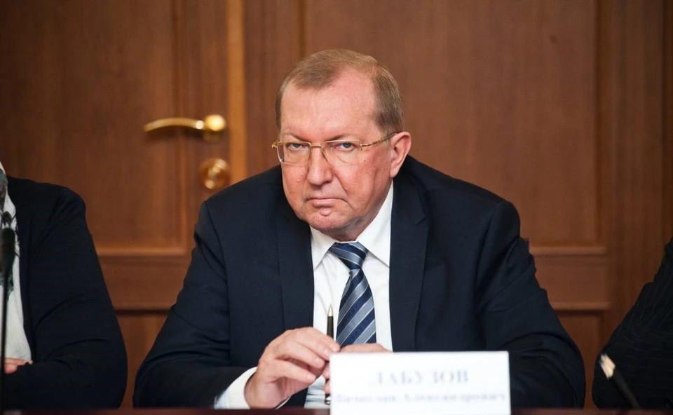 Свидетель рассказал, как получал указания, с кем конкретно нужно заключать договора на ремонт школ в обход конкурсных процедур