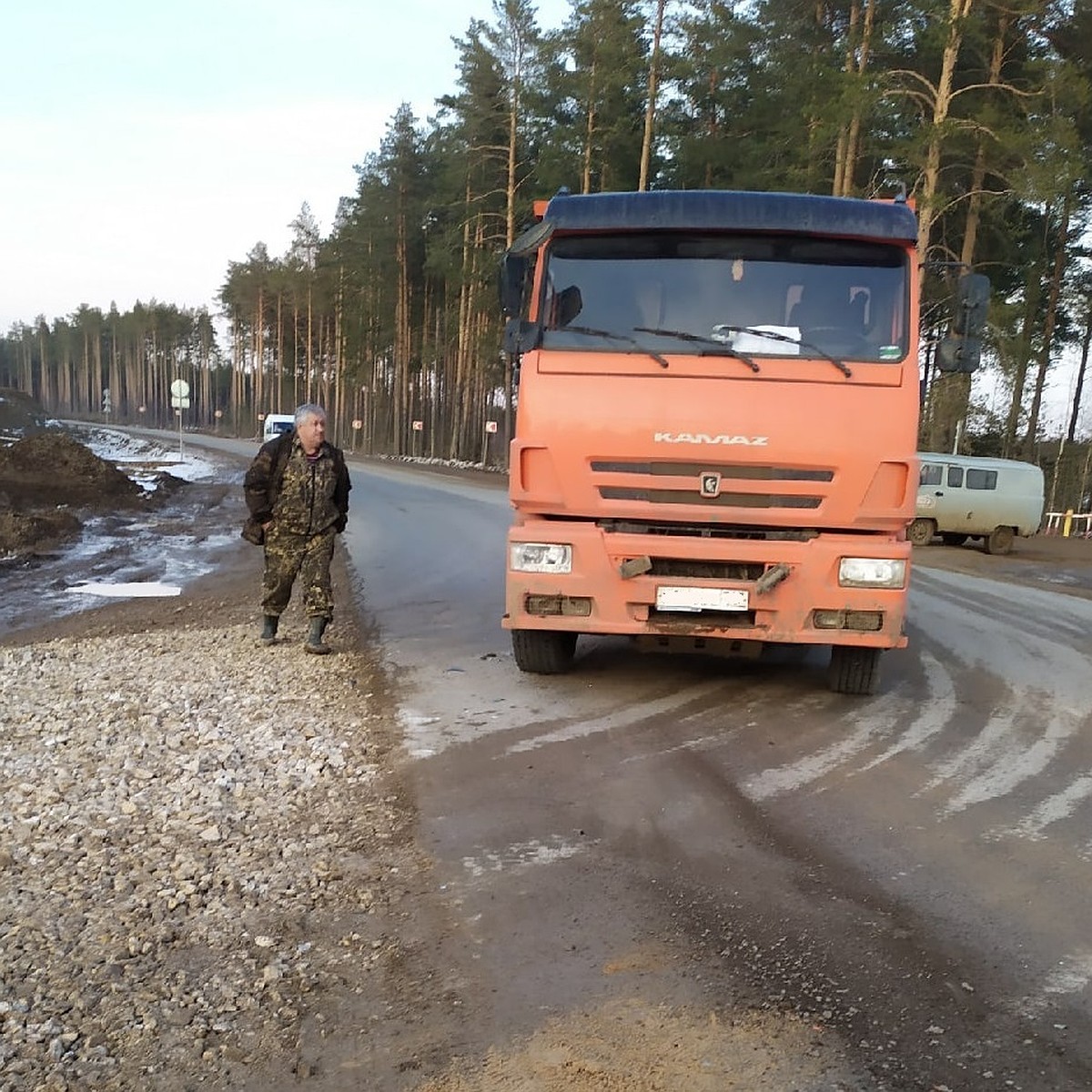 Автобусы из Радужного стали «жертвами» самосвалов с трассы М-12 - KP.RU