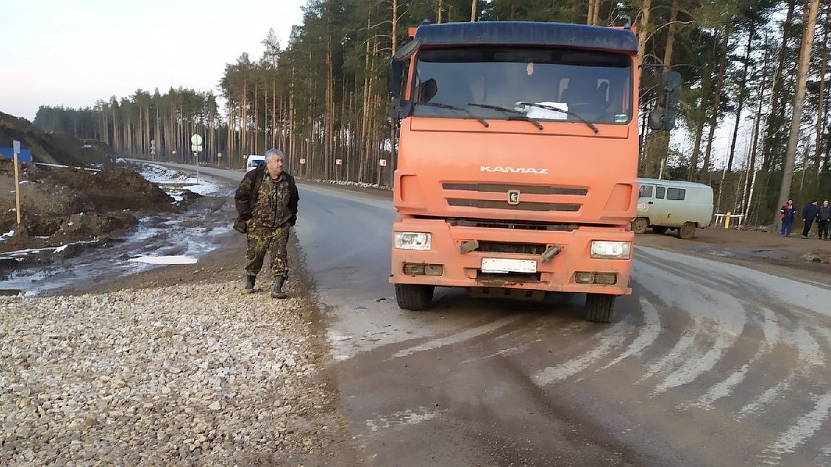 Автобусы из Радужного стали «жертвами» самосвалов с трассы М-12 - KP.RU