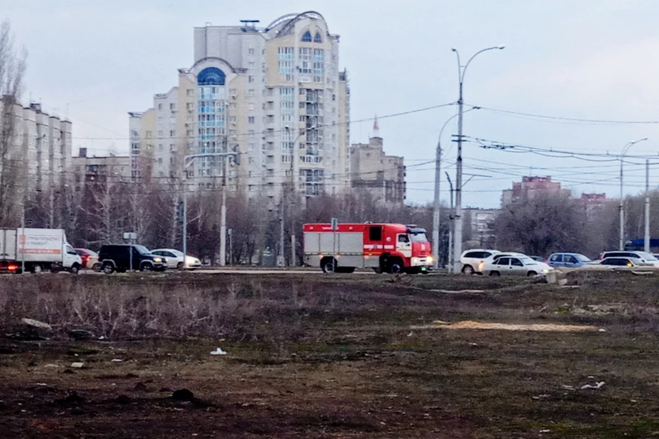 В выходные пожарные тушили сухую траву, мусор, дома